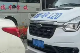 司机拒给120让路被罚150元记3分，一点都不冤！图片
