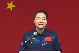 每天600个俯卧撑、600个仰卧起坐，上千次跳绳，这是景海鹏每天的“标配”视频封面