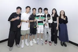 华晨宇回汉开唱，邀请母校师生看“火星”演唱会图片
