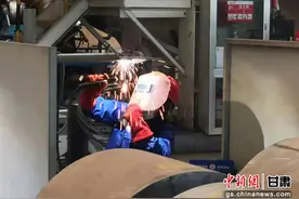 甘肃办职工职业技能赛 培育装备制造业产业工匠图片
