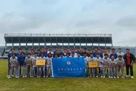 双料冠军！市四中包揽“市长杯”校园足球联赛高中男女组冠军图片