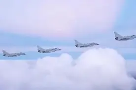 空中较量！多角度看歼10歼16对抗空战图片