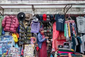 英媒：可乘直升机还能点外卖，攀登珠峰生意越做越细图片