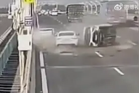 行驶过程中，车辆爆胎了怎么办？图片