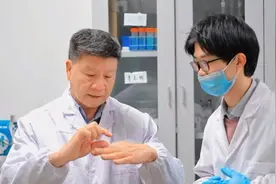 劳模故事·福建劳模丨孙世刚：“试管”科技强国梦视频封面