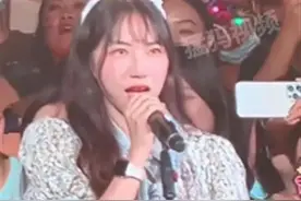 知名歌星演唱会，22年前救下的女孩找来了！网友：活该他一直火图片