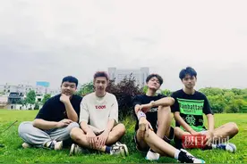 四个大男孩每天“神同步”，这间寝室全员考研上岸图片