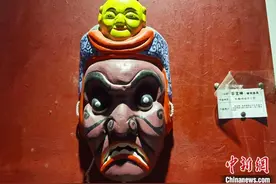 贵州傩面具女雕刻师：刀尖上展示千古神韵图片