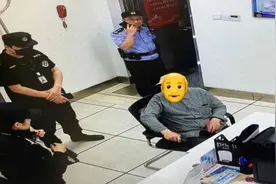 86岁老人在地铁站内徘徊，嘴里还不停念叨，所为何事？图片