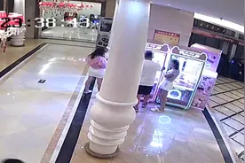 十分钟“抓”30个玩偶，5人酒后使用夹娃娃“禁术”被行政拘留！图片