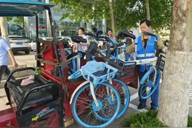 潍坊共享单车运维员：全年无休日均“举铁”5000斤图片