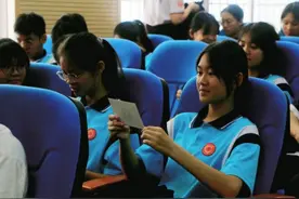 为中考学子送“加油盲盒” 广西大学青年赴那坡县开展“五个一”活动图片