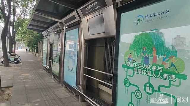 我要投诉 | 公交站前人行道树坑一个多月没填平，老人一脚踩到摔伤……