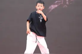 “六一”了，厦门这名走红网络的小学生也找到了！图片