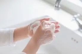 出现发热、皮疹，传染性强！进入高发期，家长需警惕图片