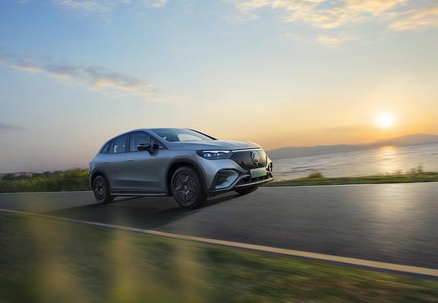 EQE纯电SUV自降身价 奔驰EQ硬起来了？