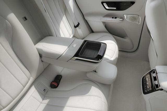 EQE纯电SUV自降身价 奔驰EQ硬起来了？