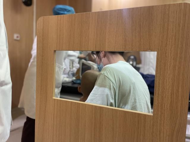 勇敢宝贝|放疗室里的儿童节：6岁小女孩说，“穿上这个，我就是奥特曼了！”