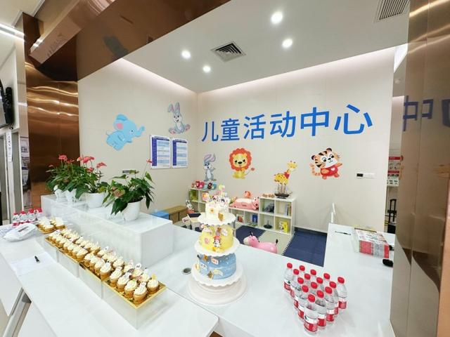 勇敢宝贝|放疗室里的儿童节：6岁小女孩说，“穿上这个，我就是奥特曼了！”