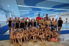 武汉一小学全面推广游泳课一年，孩子表现令游泳冠军惊艳图片