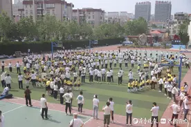 乐在童年，一起嗨！烟台幼儿园里亲子游戏庆“六一”图片