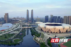 打卡亚运 e起“潮” | 待亚运将至，“大小莲花”绚丽绽放图片