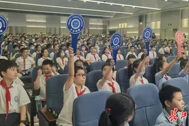 人工智能会不会让人变懒？别样“六一”小学生玩转思“辩”图片