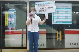 成都地铁18号线直达天府机场列车今日上线 乘客：更方便规划行程且不用担心下错站图片