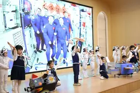 这个“六一”，校园里成了欢乐的海洋！来看看有没有你家娃……图片