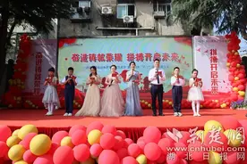 井岗山小学师生纵情歌唱迎“六一”图片