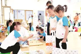 阳泉高新区实验幼儿园爱心义卖传递温情图片