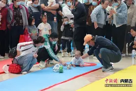 萌翻全场 呼和浩特举行萌宝爬行大赛图片