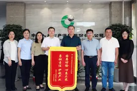 从此不怕刮风下雨天——中国人寿财险黄河口大闸蟹保险“真保险”图片