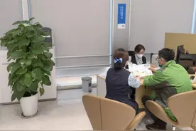 人民币图样使用知多少 民生银行自贸区支行开展人民币宣传活动图片