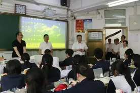 高考前夕县委书记看望高三学子，该校去年获清华生源中学称号图片