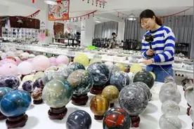 江苏省连云港市东海县：借力跨境电商，小水晶勇闯大世界图片