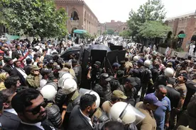 巴基斯坦一夜生变 被捕的前总理还会东山再起吗？图片