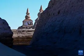 千年黑城显沧桑图片