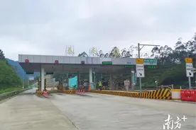 货车注意绕行，二广高速两处收费站入口计重车道将封闭施工图片