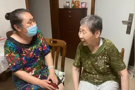 “低龄”帮扶“高龄”！花甲助耄耋，近邻变至亲图片