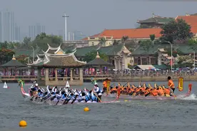 （社会）福建厦门：两岸一家过端午 百年学村赛龙舟图片
