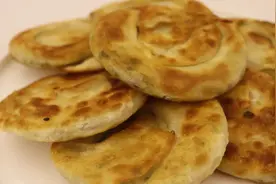 酥脆咸香！这份葱油饼是你记忆中的味道吗？图片