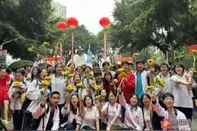 寓意“一举夺魁”！自贡一中为考生送上向日葵图片