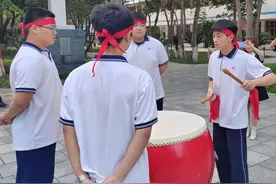 2023高考倒计时 | 洪江市黔阳一中集体“喊楼” 点燃青春激情图片