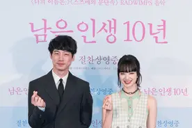 《余生那些年》举行韩国发布会 小松菜奈微笑迷人图片