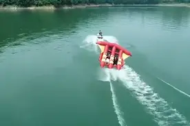 福建籍一男子在千岛湖欢乐水世界游玩飞鱼项目时落水身亡视频封面