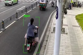 抓拍电动车启动图片