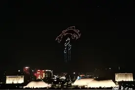 一飞冲天！淄博夜空500架无人机助力高考图片