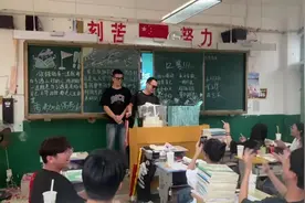 高三毕业生给老师送猪肉做礼物：想送点特别的，想到孔子收取猪肉当学费图片