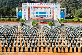 新兵授衔！图片